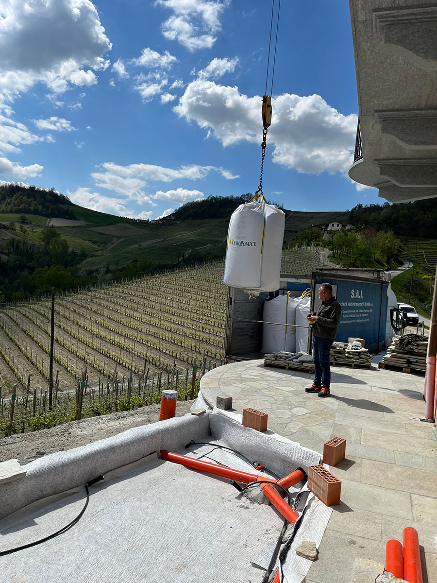 Preparazione Giardino scarico perlite - Monforte
